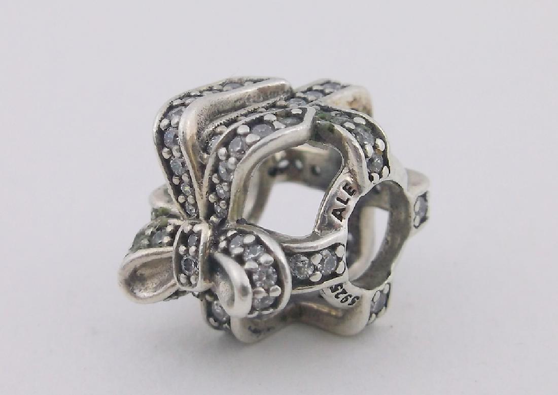 Gorgeous Pandora Sterling Christmas Present Charm (1 of 2)