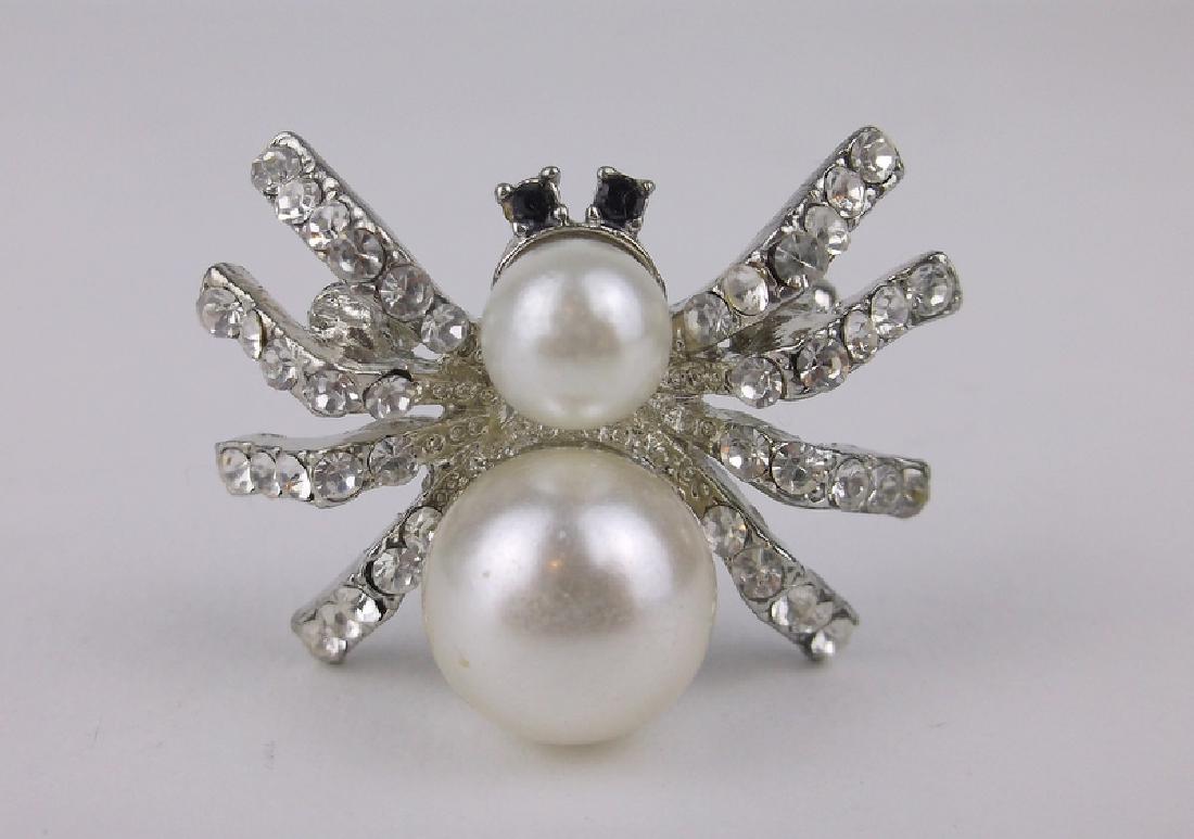 Stunning Rhinestone Spider Brooch (1 of 1)