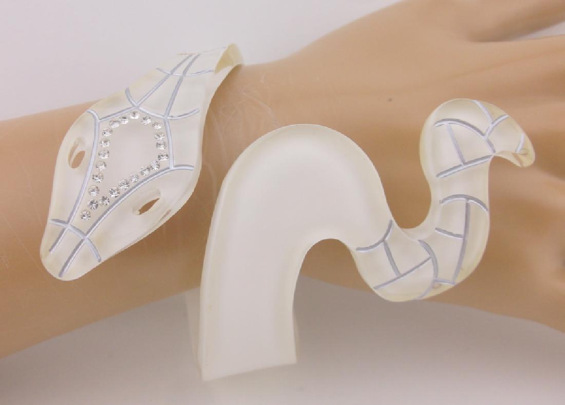 Incredible Vintage Lucite Snake Bracelet Awesome (1 of 5)