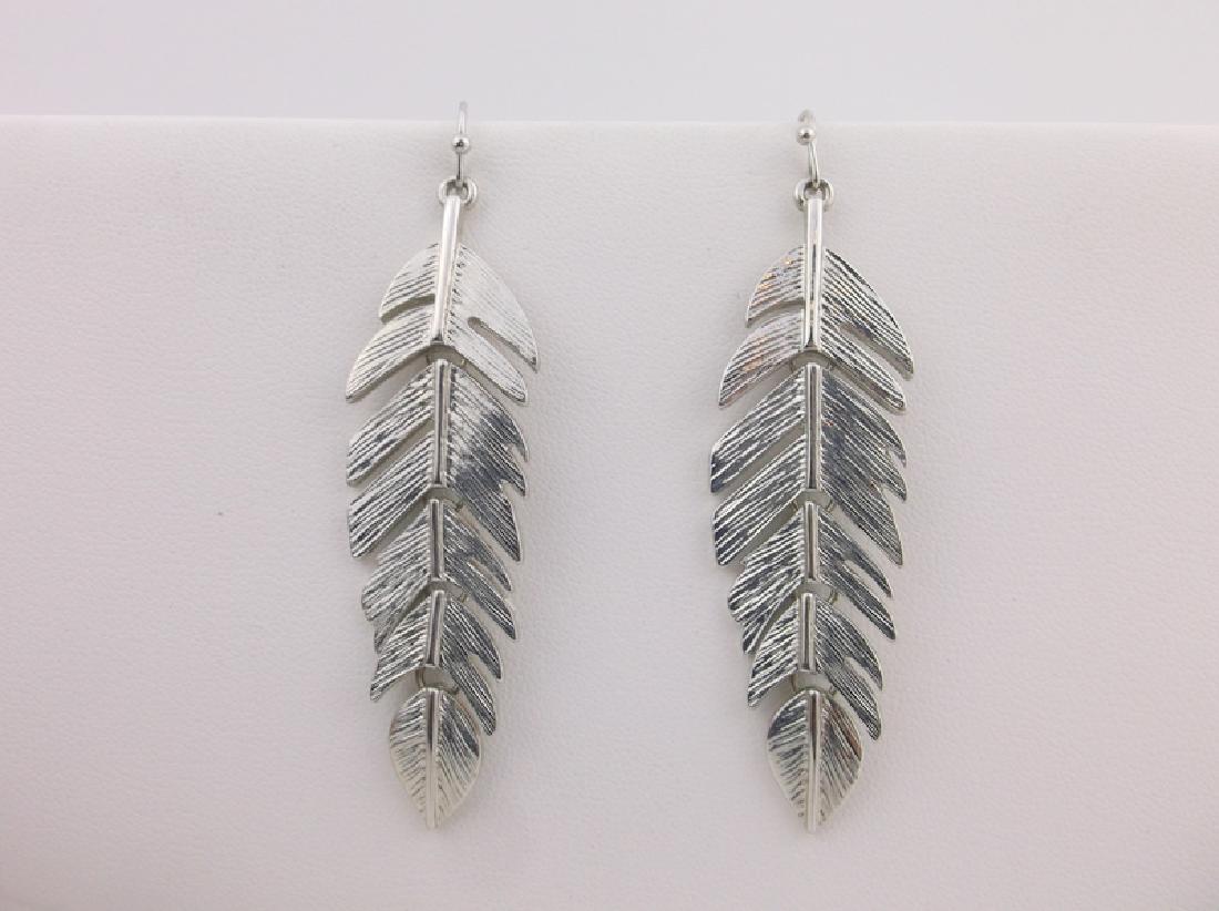 Stunning Long Feather Earrings Articulated (1 of 1)