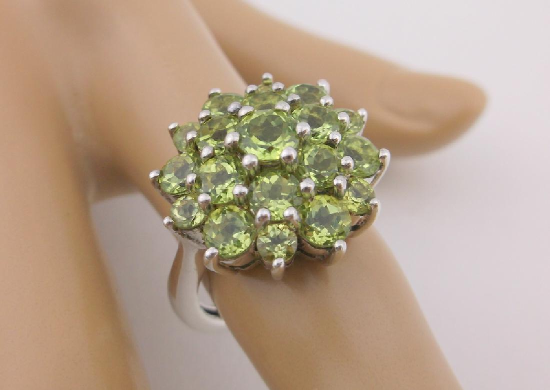 Stunning Sterling Silver Peridot Ring 7 (1 of 2)