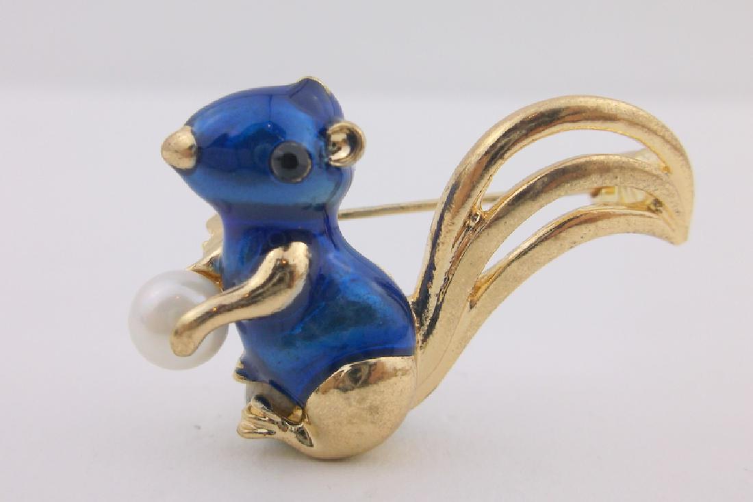 Stunning Enameled Rhinestone Squirrel Brooch (1 of 1)