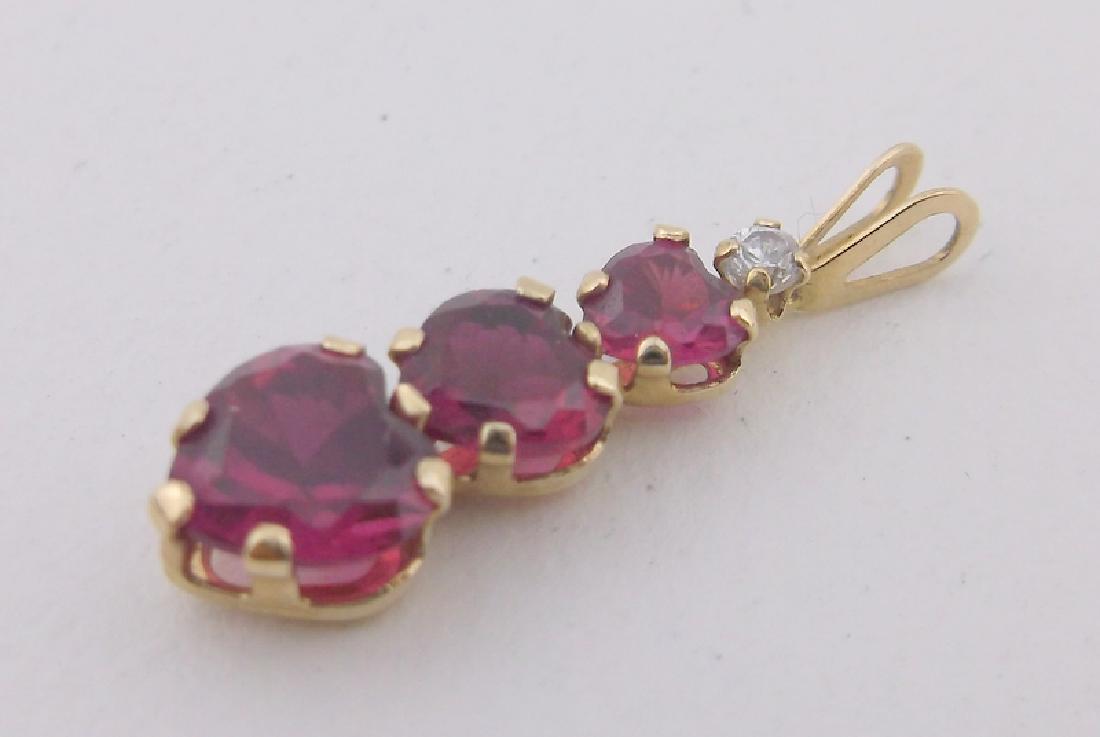 Stunning 10kt Gold 2.5ct Genuine Ruby Pendant (1 of 1)