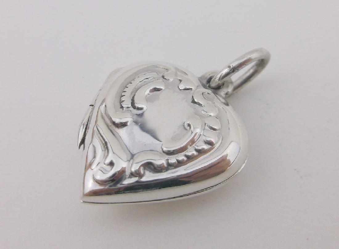 Stunning Vintage Sterling Silver Heart Locket Pendant: Guaranteed Solid 925 Sterling Silver, in Excellent Condition