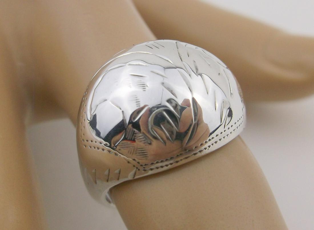 Stunning Sterling Silver Dome Ring 6.5 (1 of 2)