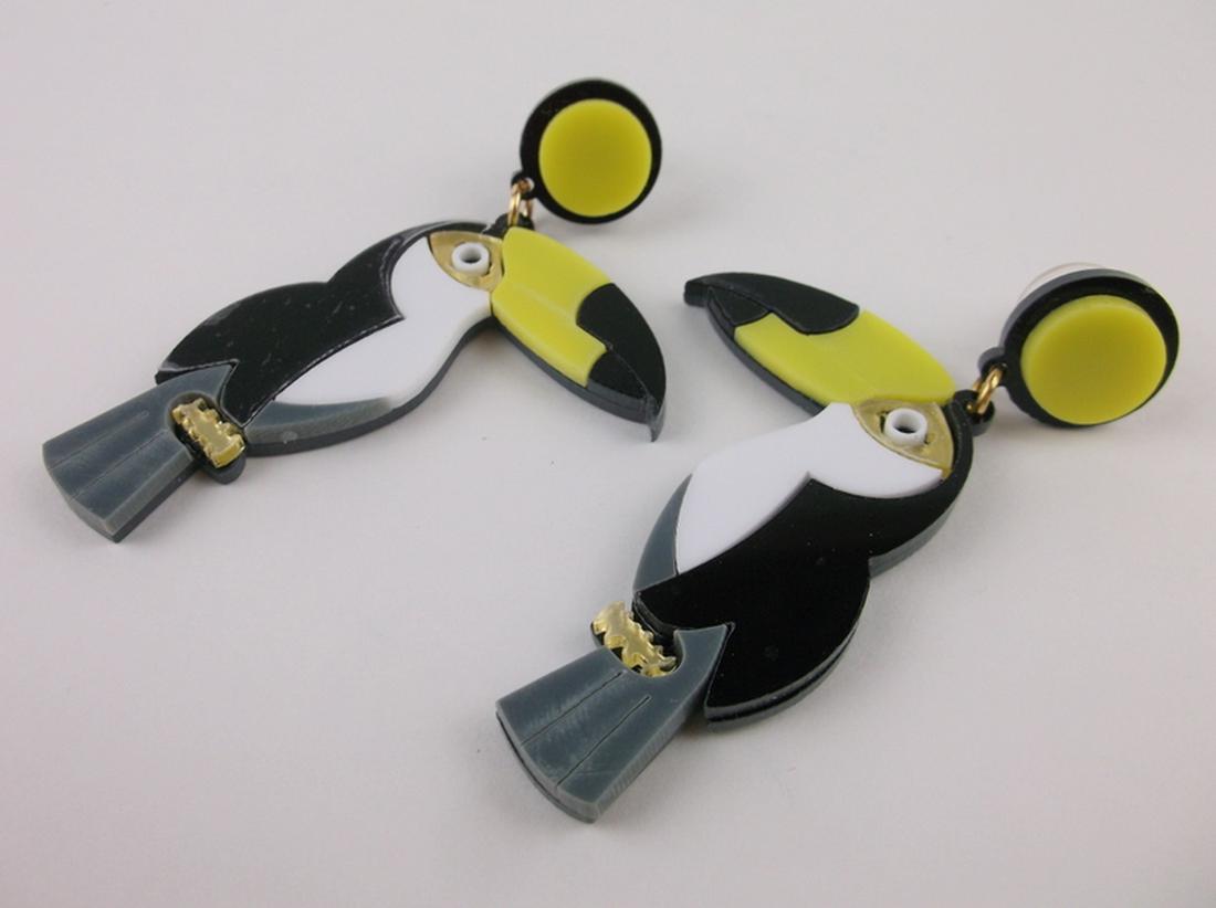 New Large Lucite Toucan Bird Stud Earrings 3D (1 of 2)