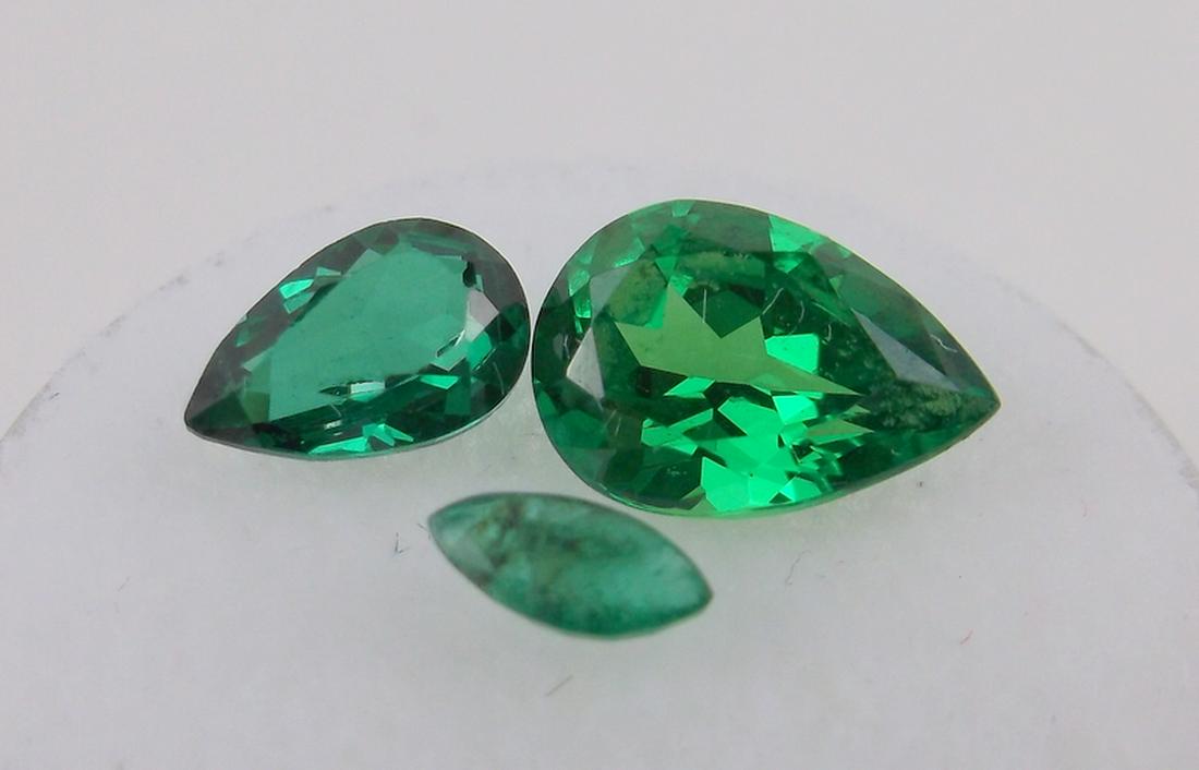 Stunning 3.5ct Genuine Emerald Gemstones (1 of 2)