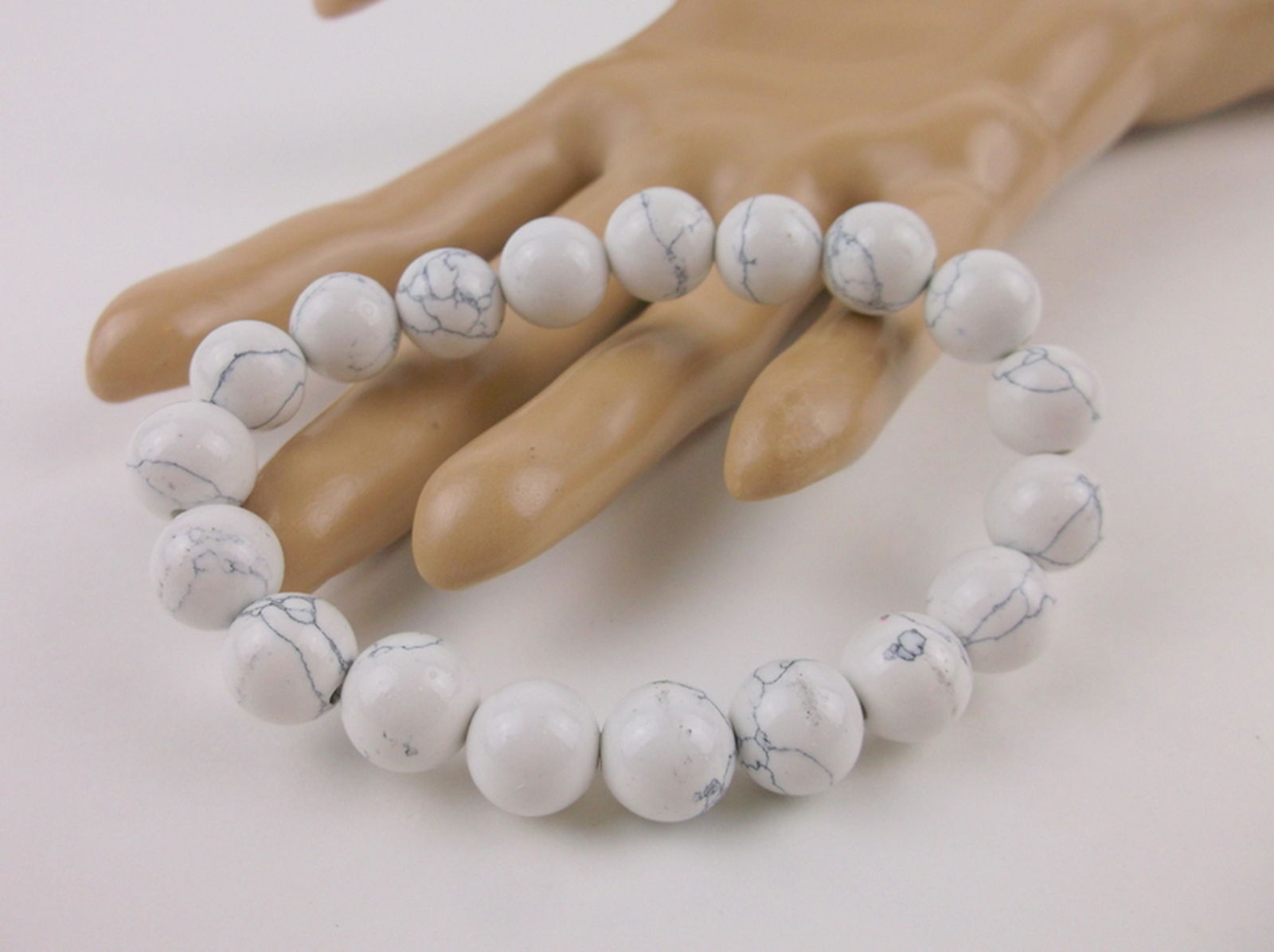 New Healing Genuine Howlite Bracelet Large (1 of 1)
