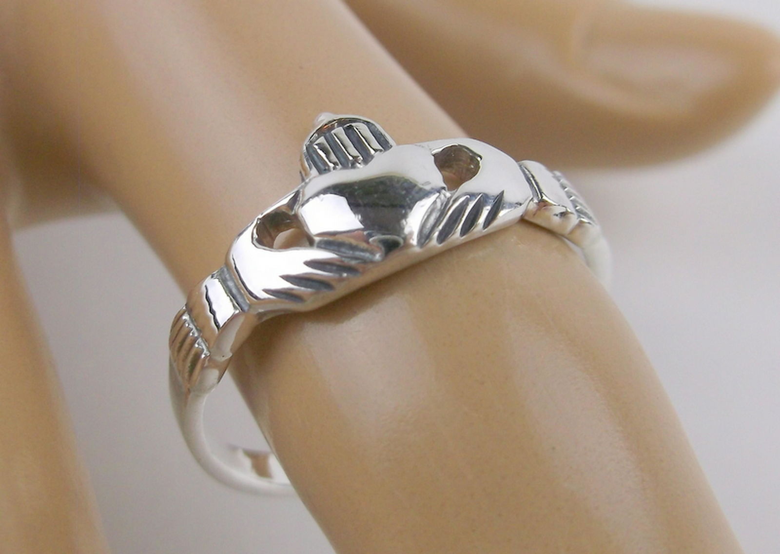 New Sterling Silver Claddagh Ring 8.5 (1 of 1)