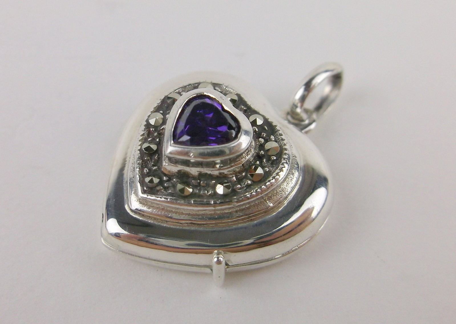 Stunning Sterling Silver Locket Pendant: Guaranteed Solid 925 Sterling Silver, in Excellent Condition