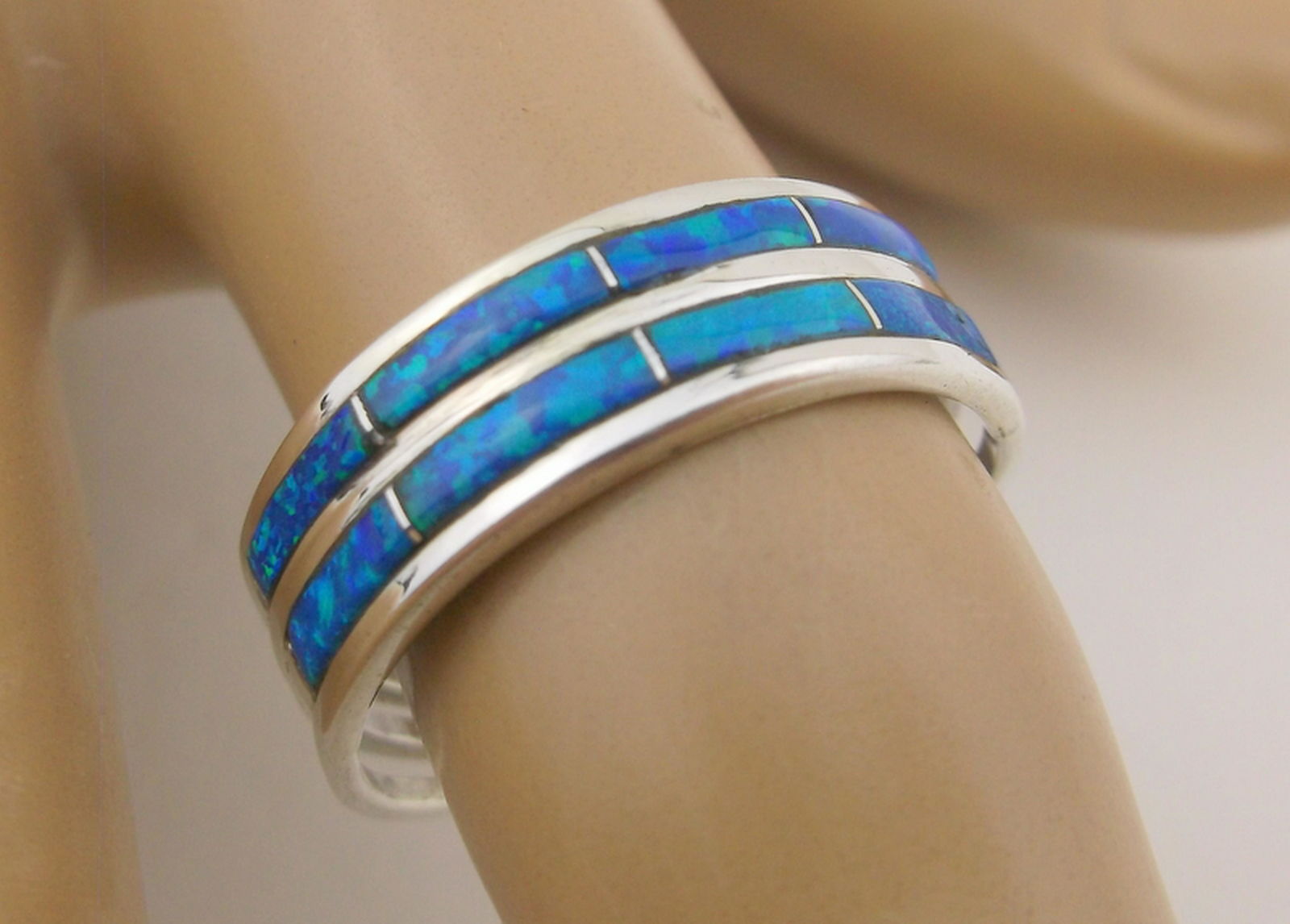 Jaimie Johnson Navajo Sterling Silver Fire Opal Ring 8 (1 of 2)