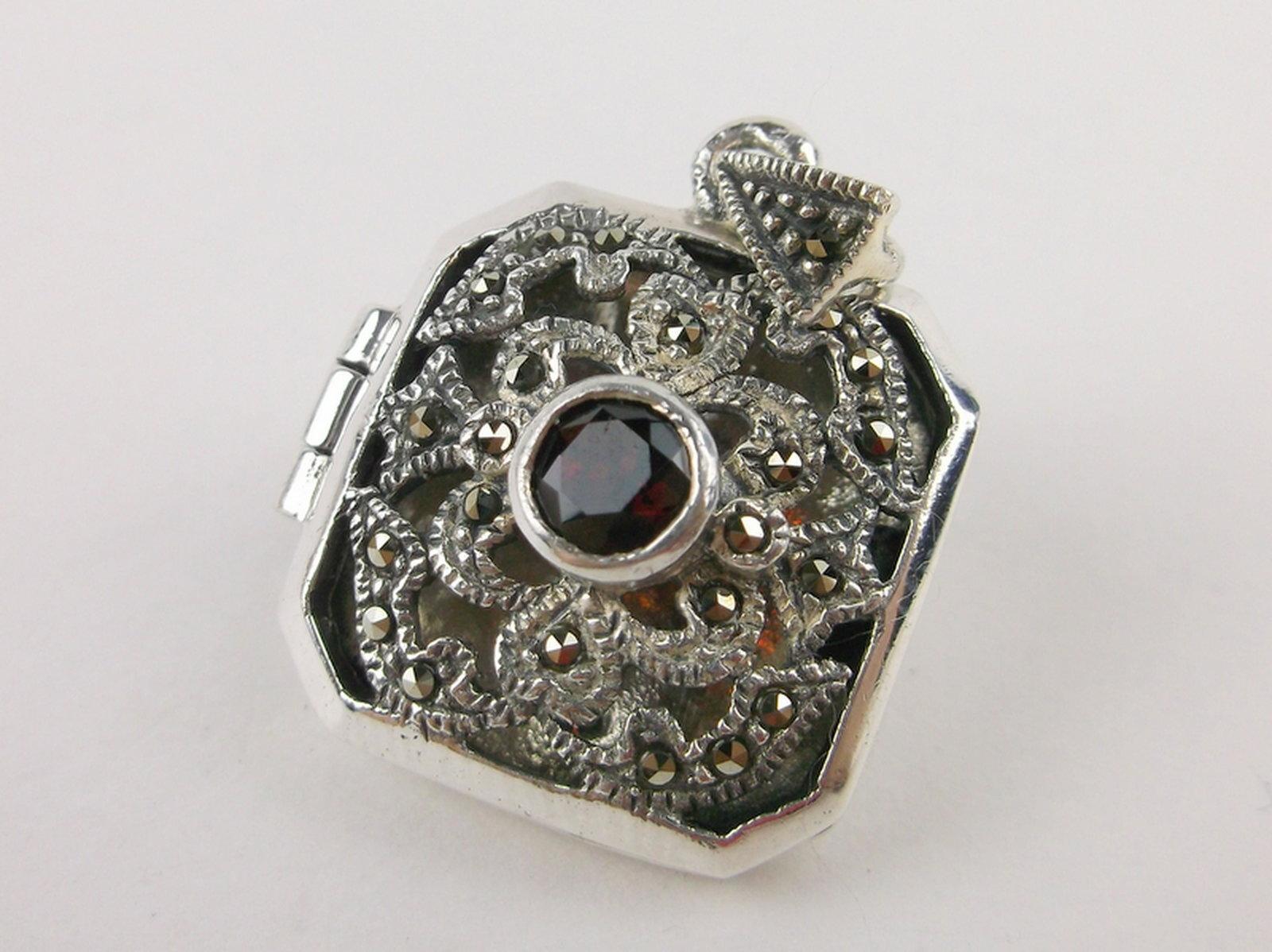 Stunning Sterling Silver Garnet Locket Pendant: Guaranteed Solid 925 Sterling Silver, in Excellent Condition