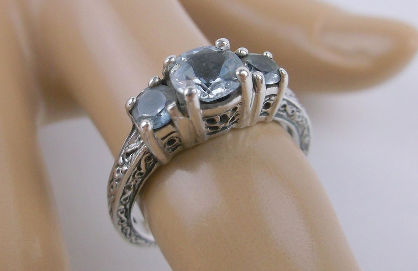 Stunning Sterling 2ct Genuine Aquamarine Ring 7 (1 of 3)