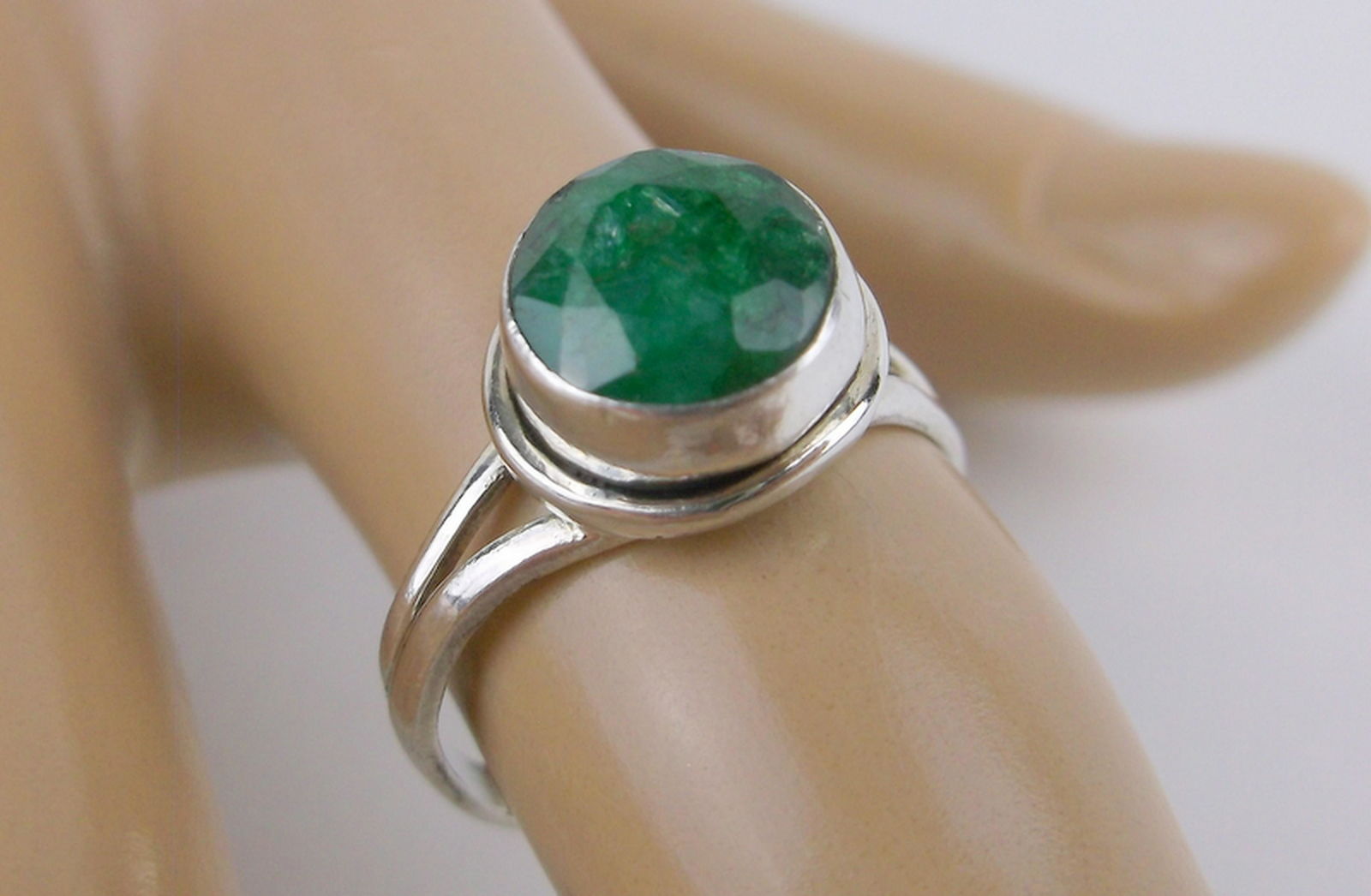 Stunning Sterling Silver 3ct Genuine Emerald Ring 6 (1 of 1)