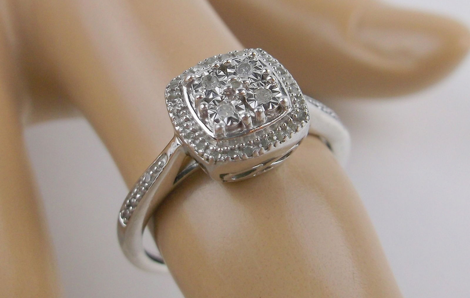 Stunning Sterling 28 Genuine Diamond Ring 7 (1 of 2)