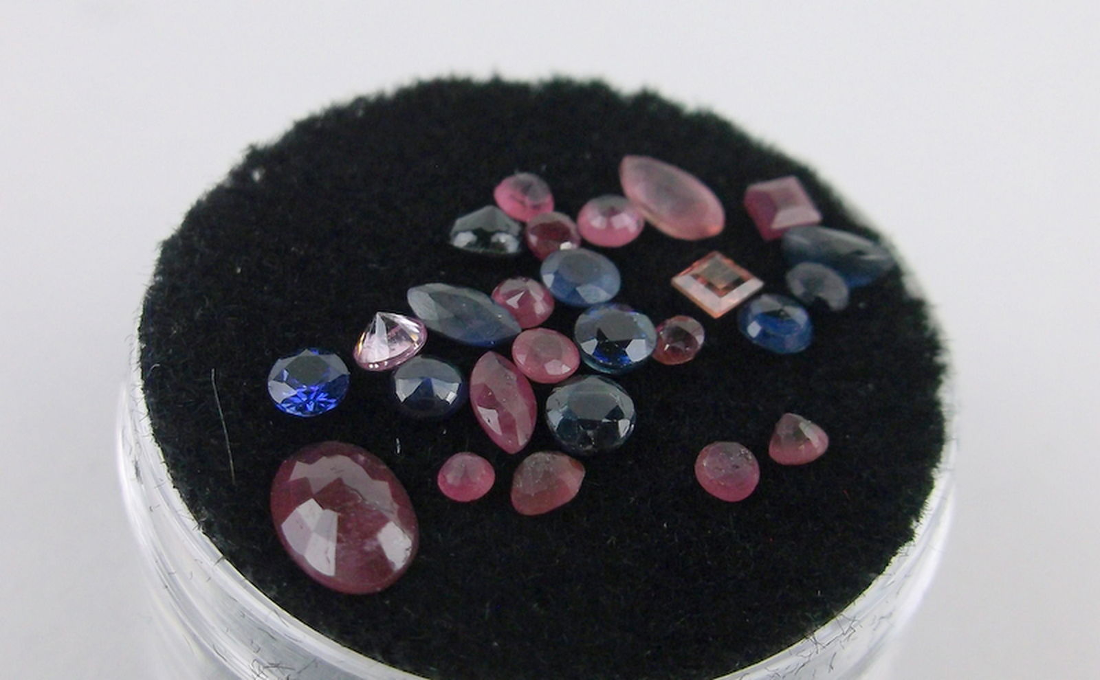 Stunning 2.5ct Genuine Sapphire Ruby Gemstones (1 of 2)