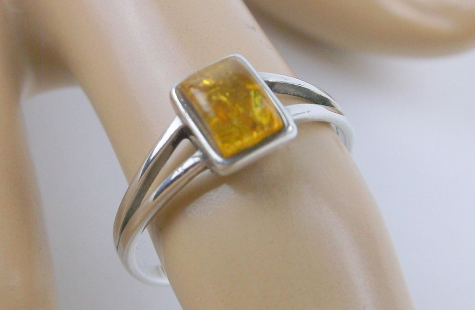 Stunning Sterling Silver Genuine Amber Ring 8.5 (1 of 1)