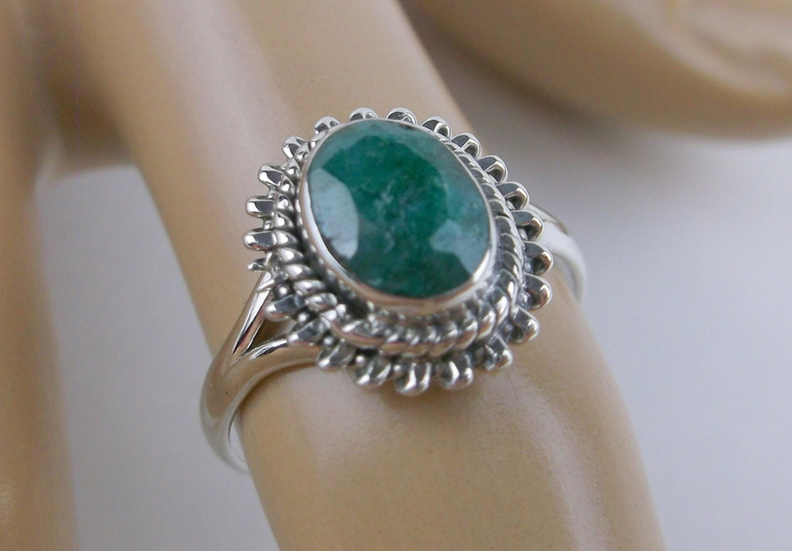 New Sterling Silver 2ct Genuine Emerald Ring 6.5 (1 of 2)