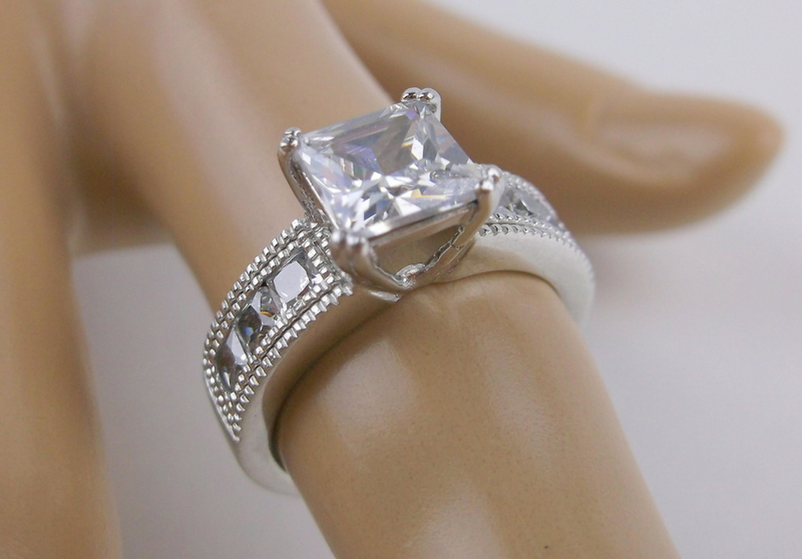 Stunning Sterling Silver Engagement Ring 5.5 (1 of 2)