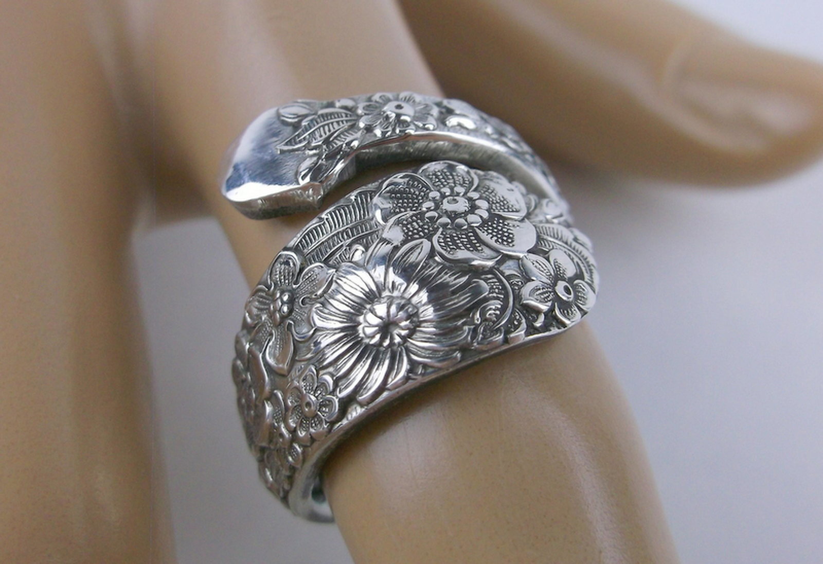 Incredible 1932 Sterling Silver Spoon Ring 7 Ornate (1 of 3)