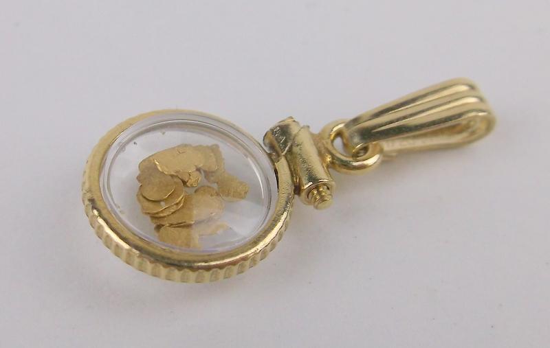 Stunning Pendant With Pure 24kt Gold Flakes: excellent condition