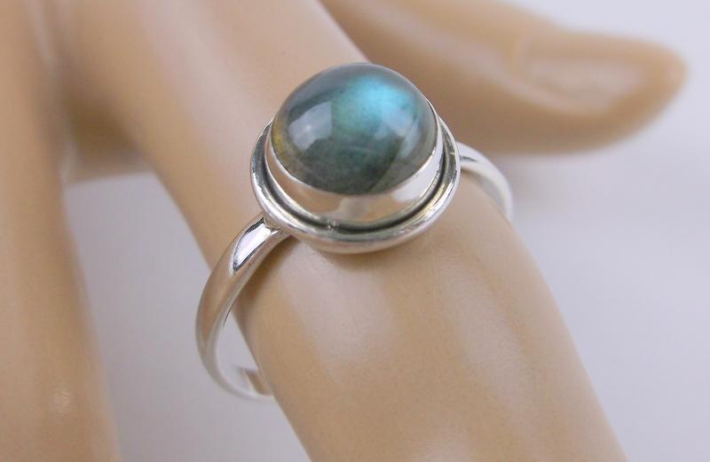 New Sterling Silver Genuine Labradorite Ring 8: Guaranteed Solid 925 Sterling Silver, in Excellent Condition