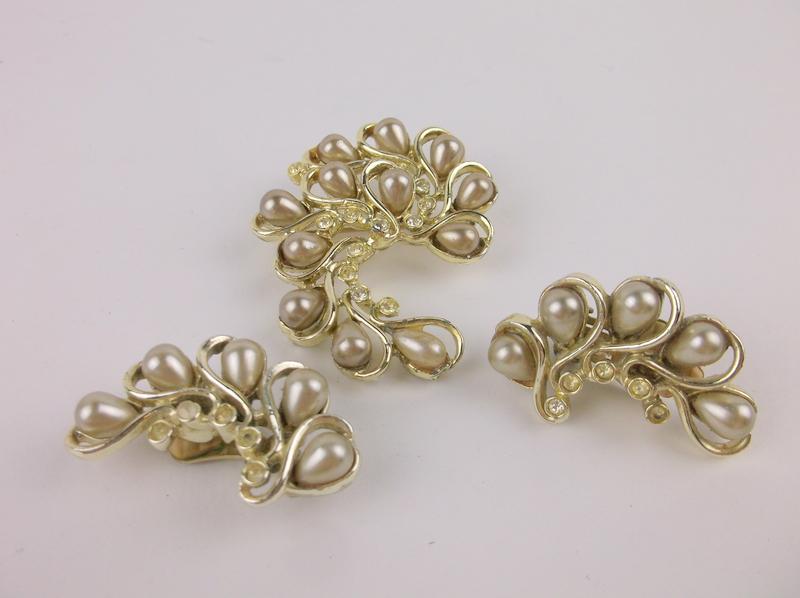 Gorgeous Vint Sarah Coventry Brooch Earrings Set (1 of 2)