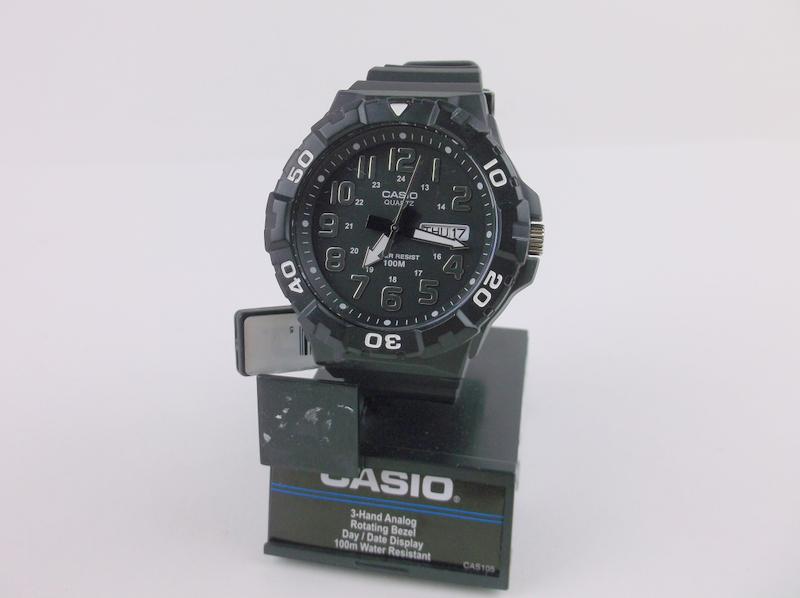 New Casio Large Wristwatch (1 of 3)