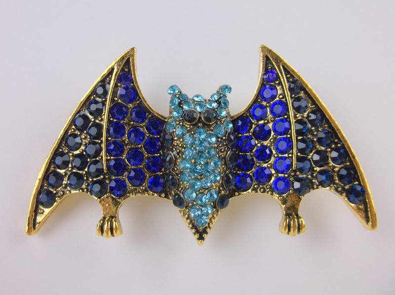 Stunning Large Rhinestone Bat Brooch Halloween (1 of 1)