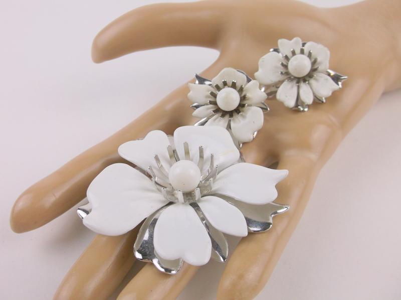 Gorgeous Vint Sarah Coventry Brooch Earrings Set (1 of 2)