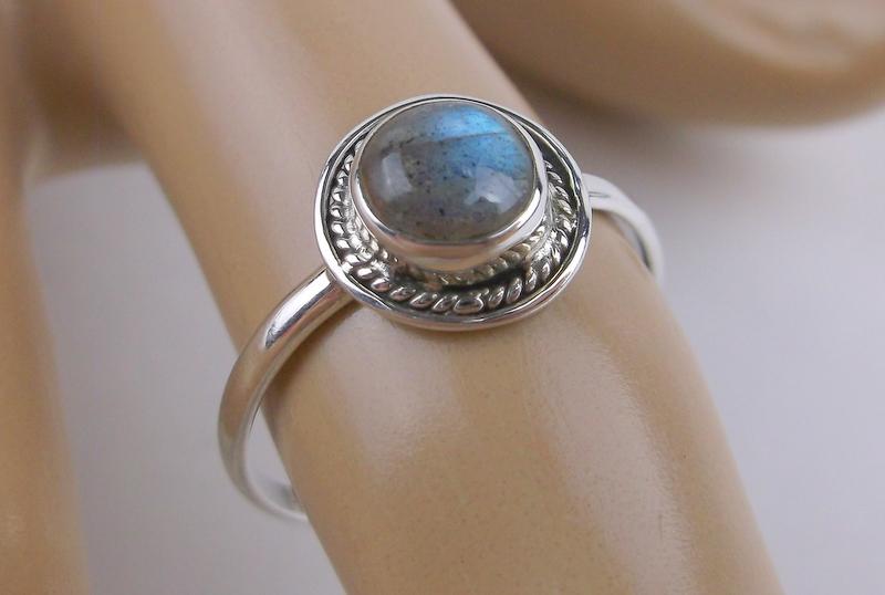 New Sterling Silver Genuine Labradorite Ring 7.5: Guaranteed Solid 925 Sterling Silver, in Excellent Condition