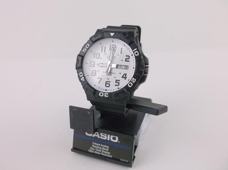 New Large Casio Wristwatch Works Perfect (1 of 3)