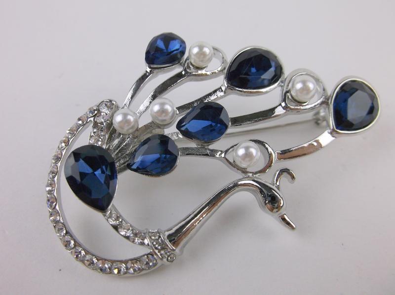 Stunning Rhinestone Peacock Brooch (1 of 1)