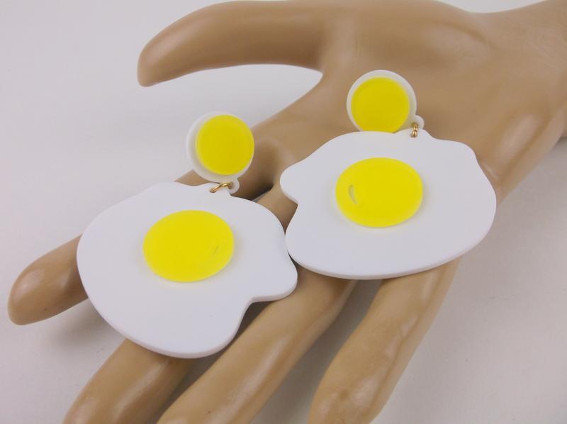 New Large Lucite Fried Eggs Stud Earrings (1 of 2)