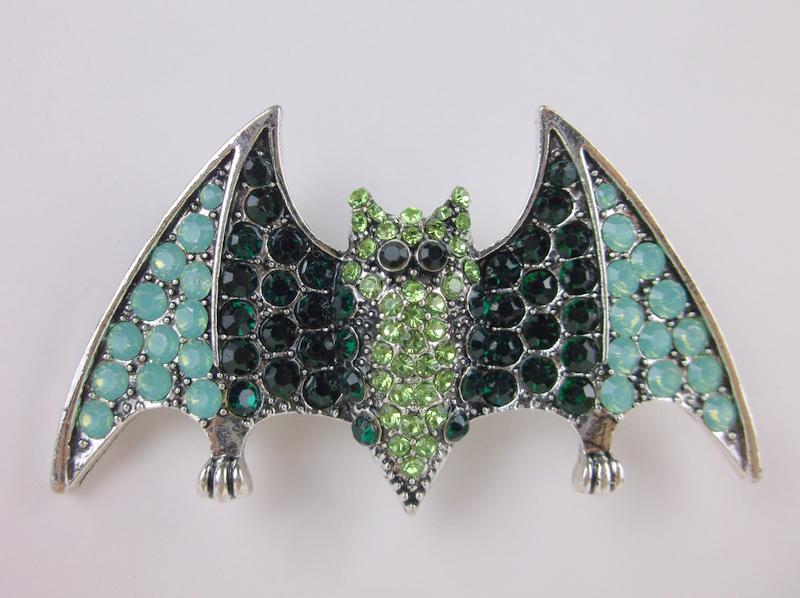 Stunning Large Rhinestone Bat Brooch Halloween (1 of 1)