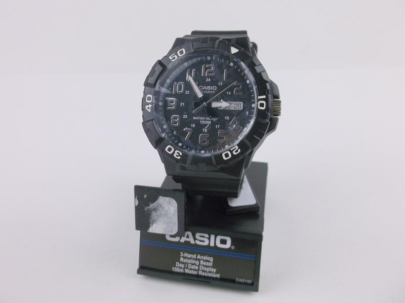New Large Casio Wristwatch Works Perfect (1 of 3)