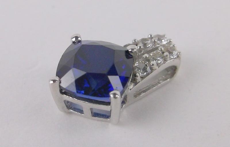 Stunning Sterling Genuine 1ct Sapphire Topaz Pendant (1 of 1)