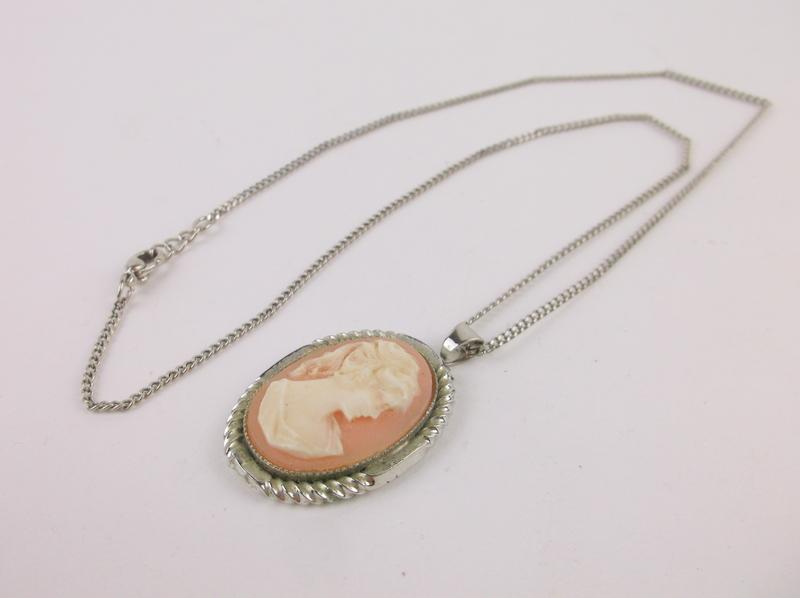 Gorgeous Vintage Cameo Necklace 18": beautiful condition