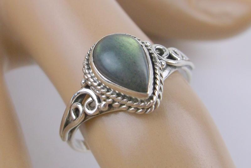 New Sterling Silver Labradorite Ring 7 (1 of 1)