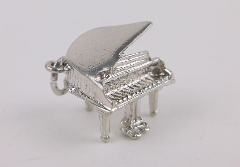 Stunning Sterling Silver Grand Piano Pendant Charm: Guaranteed Solid 925 Sterling Silver, in Excellent Condition