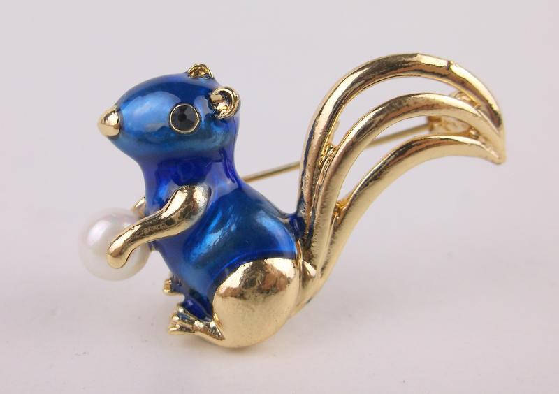 Stunning Enameled Rhinestone Squirrel Brooch: Like New