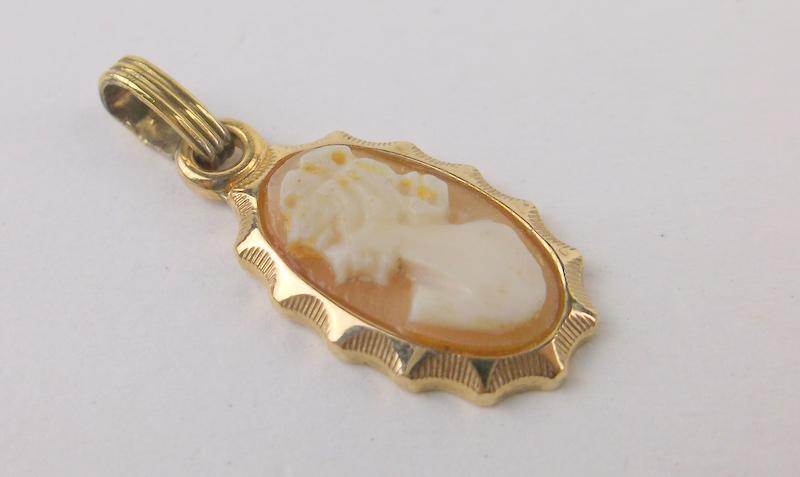 Gorgeous Antique 12kt GF Shell Cameo Pendant: excellent condition