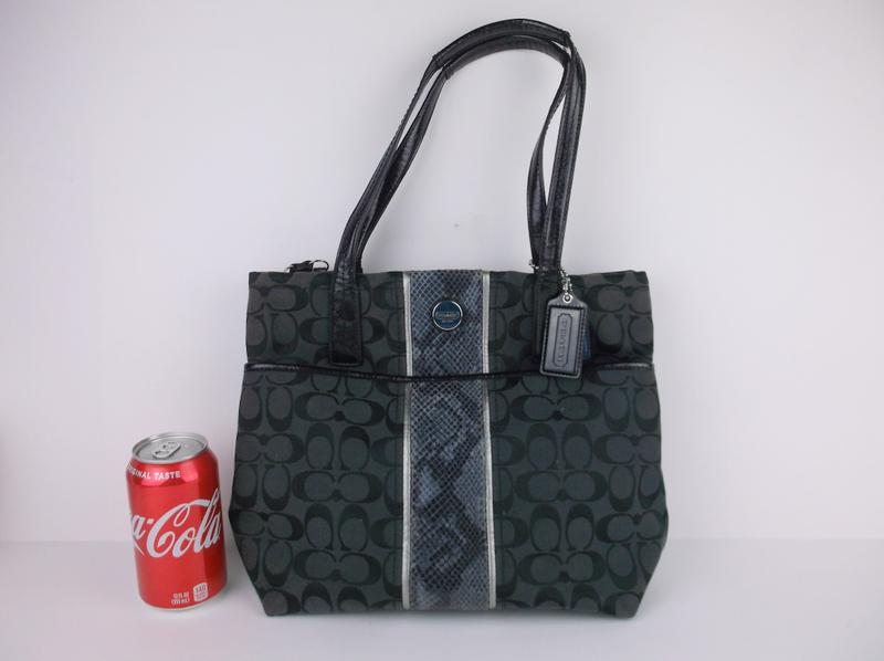 Gorgeous Coach Canvas Leather Handbag Purse: beautiful condition
