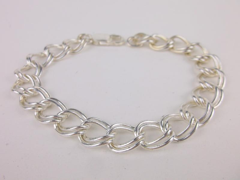 Gorgeous Heavy Large Sterling Silver Chain Bracelet 8": Guaranteed Solid 925 Sterling Silver, in Excellent Condition