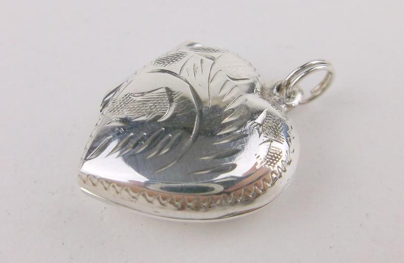 Stunning Sterling Silver Ornate Locket Pendant: Guaranteed Solid 925 Sterling Silver, in Excellent Condition