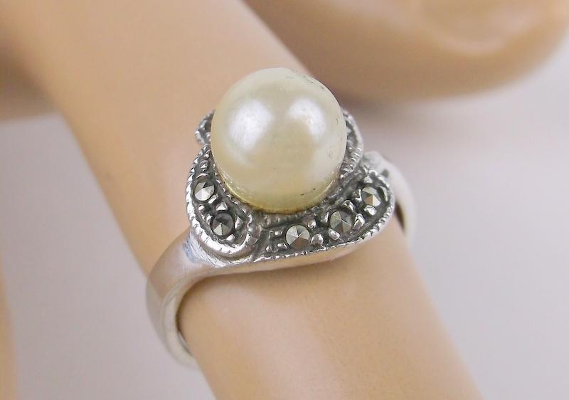 Gorgeous Sterling Silver Marcasite Pearl Ring 4: Guaranteed Solid 925 Sterling Silver, in Excellent Condition