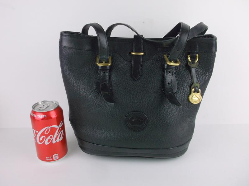 Stunning Vintage Dooney and Bourke Leather Handbag: excellent condition