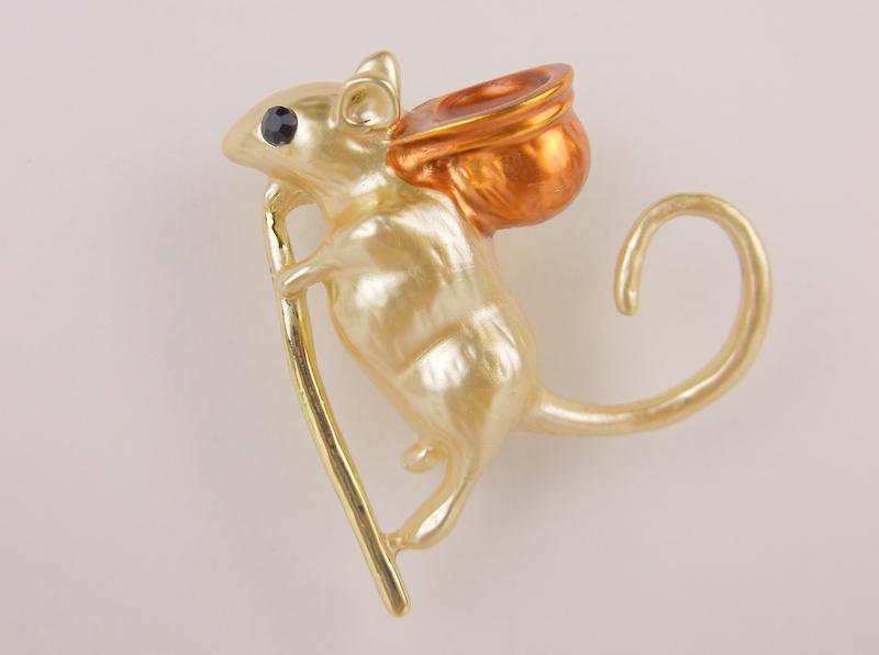 Stunning Enameled Rhinestone Traveling Mouse Brooch (1 of 1)