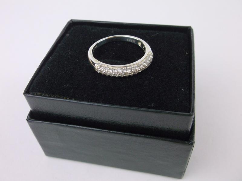 New Sterling Silver White Stone Ring Size 9 Boxed (1 of 3)