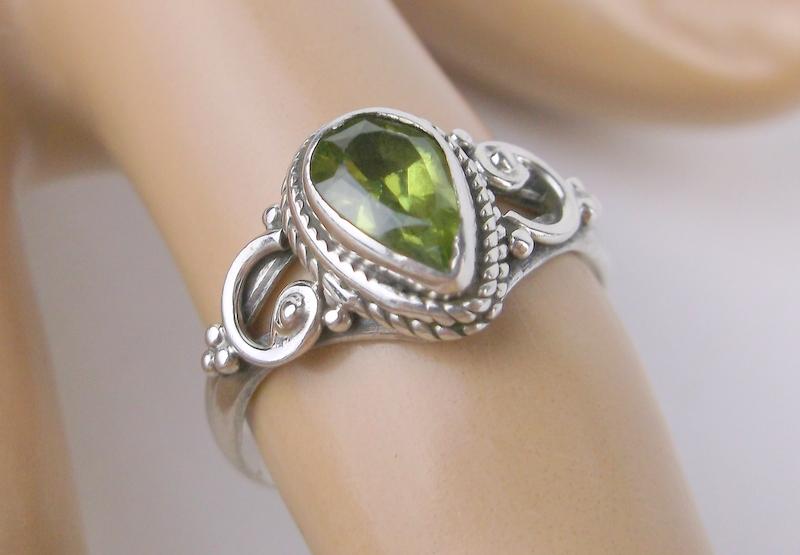 New Sterling Silver 1ct Genuine Peridot Ring 6.5 (1 of 1)